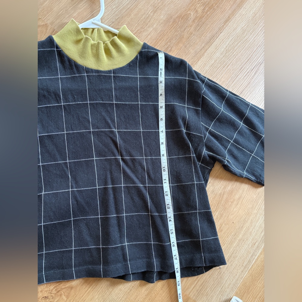 Odeyalo Checkered Women's Mock Neck w/ Contrast Collar - Picture 5 of 6